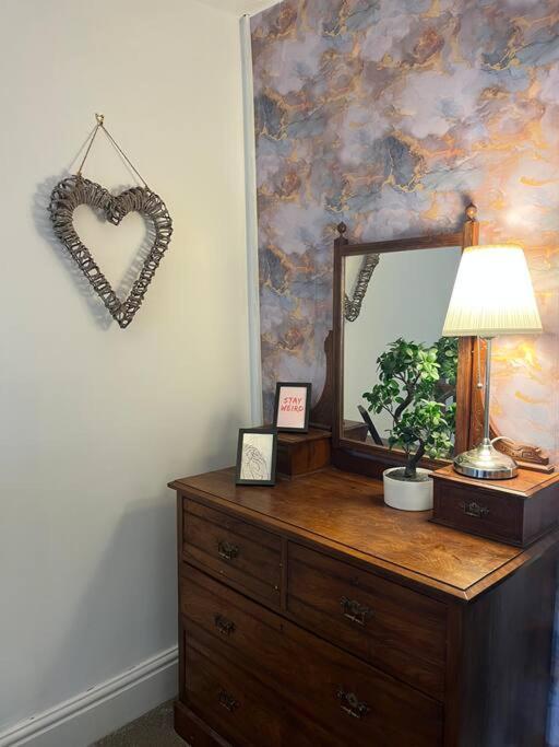 Lobster Cottage - Stylish 3 Bedroom Cottage In Heart Of Tenby Town, Pembrokeshire エクステリア 写真
