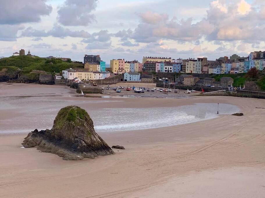 Lobster Cottage - Stylish 3 Bedroom Cottage In Heart Of Tenby Town, Pembrokeshire エクステリア 写真