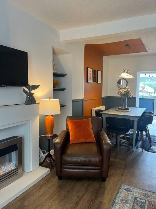 Lobster Cottage - Stylish 3 Bedroom Cottage In Heart Of Tenby Town, Pembrokeshire エクステリア 写真