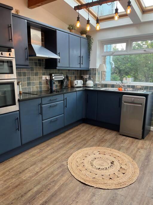 Lobster Cottage - Stylish 3 Bedroom Cottage In Heart Of Tenby Town, Pembrokeshire エクステリア 写真