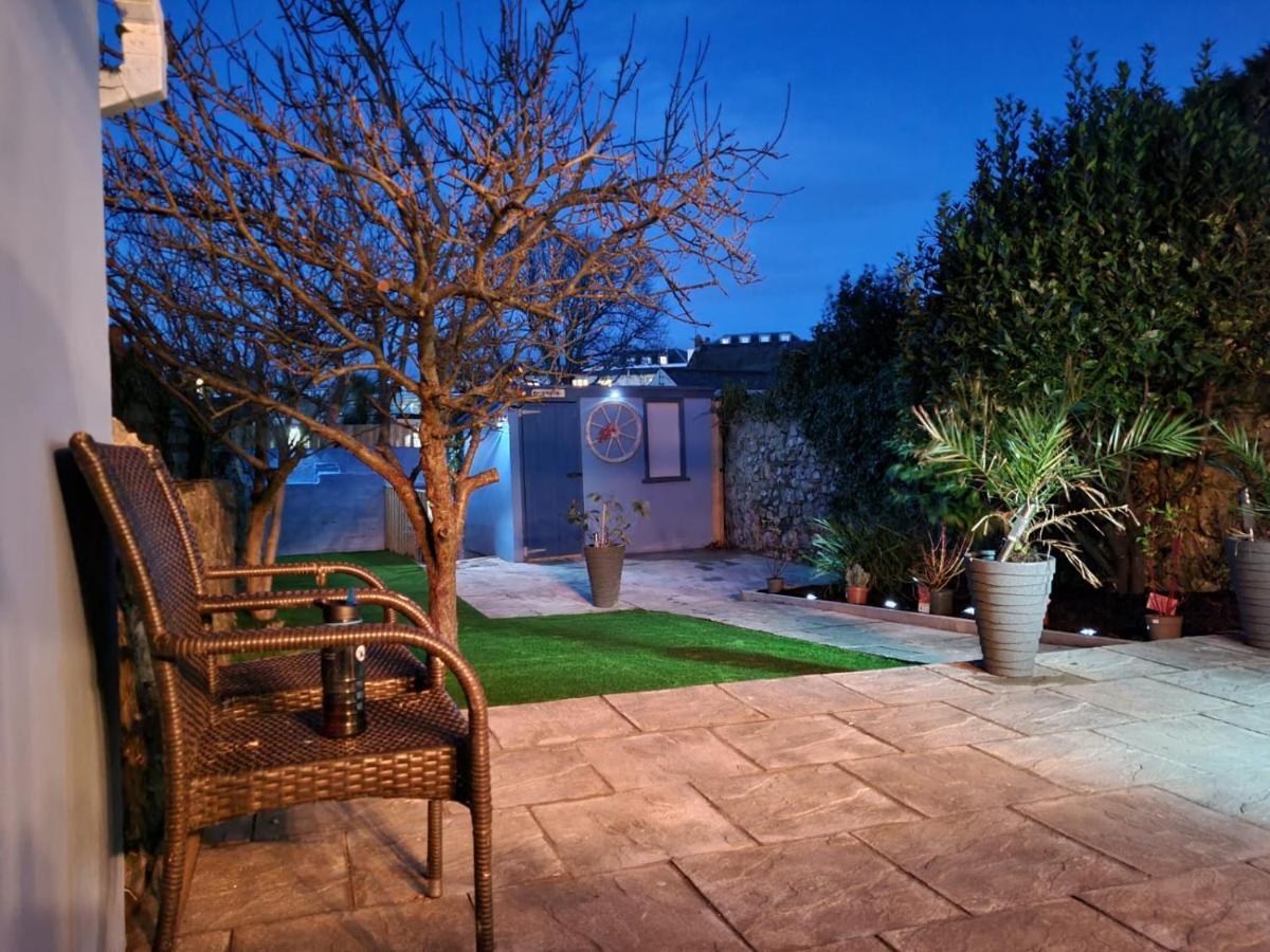 Lobster Cottage - Stylish 3 Bedroom Cottage In Heart Of Tenby Town, Pembrokeshire エクステリア 写真